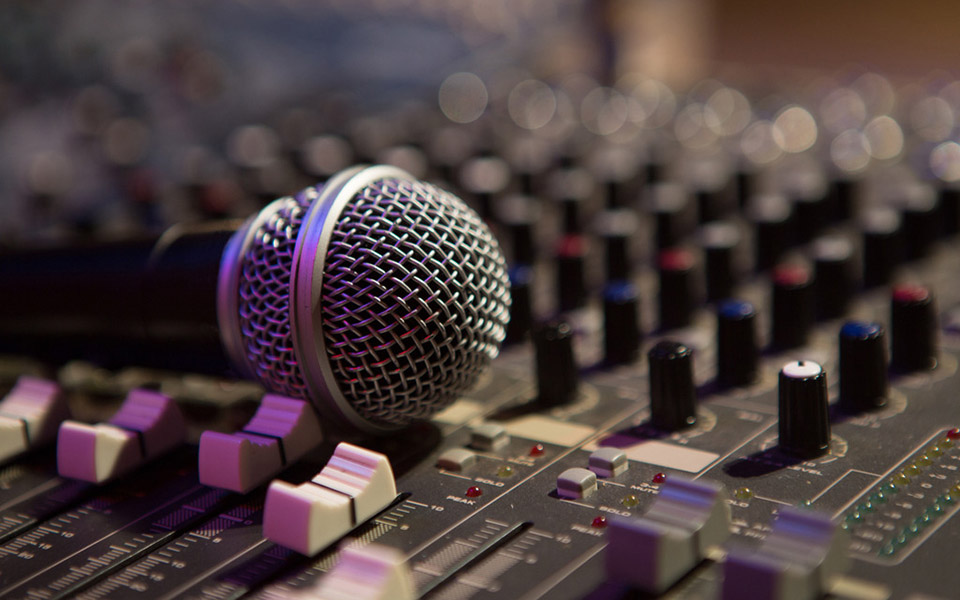 古驰(Gucci)的2017早秋女装型录主题是Soul Scene